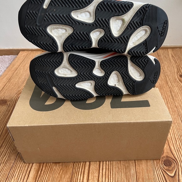 Adidas Yeezy Boost 700 Wave Runners - Picture 7 of 7